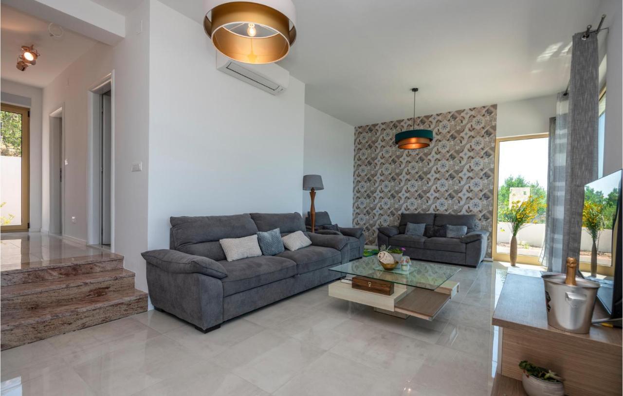 Holiday Home Villetta Belveder Baska Voda Bagian luar foto